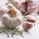 fokhagyma és gyógynövények aromás olajban