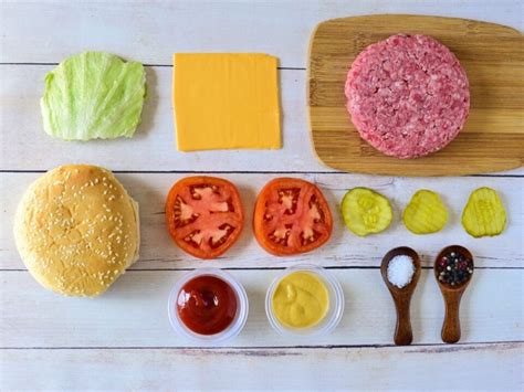 Különböző hamburger hozzávalók