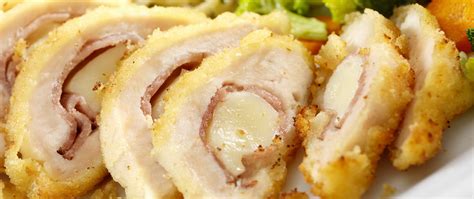 Sonkával és sajttal töltött hús