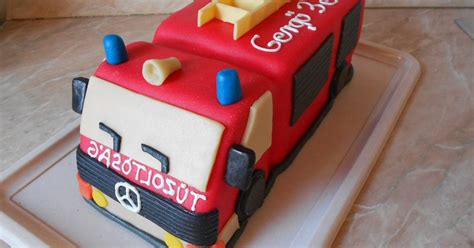 Fondanttal bevont autó torta