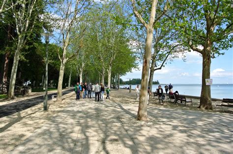 Balatonfüred látképe a Tagore sétányról a Balatonra nézve