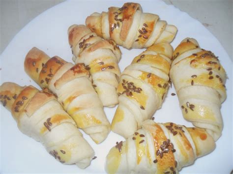 Kifli a sütés előtti főzés fázisában