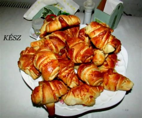 Különböző ízesítésű kiflik