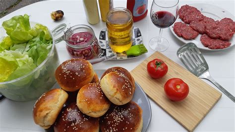 Hagyományos házi hamburger friss alapanyagokkal