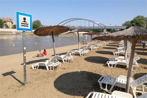 vízbiztonság és mentési szimuláció a strandon