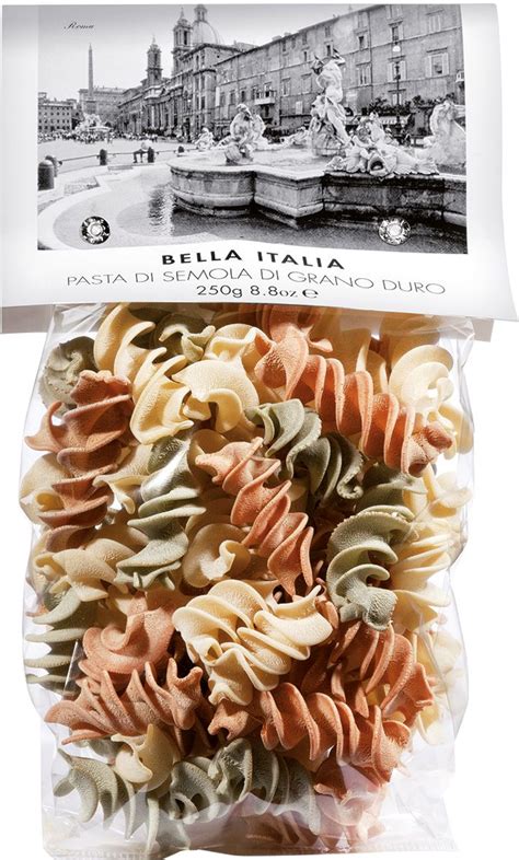 Különböző formájú és színű gluténmentes tészták