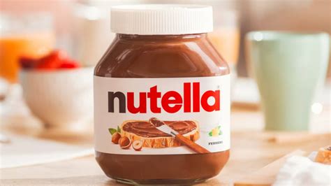 A vegán Nutella és hagyományos Nutella összetevőinek összehasonlítása infographics