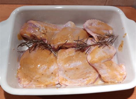 mézes-mustáros chili csirkecomb tepsiben sütés előtt