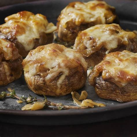 Hússal töltött gombakalapok sütés előtt