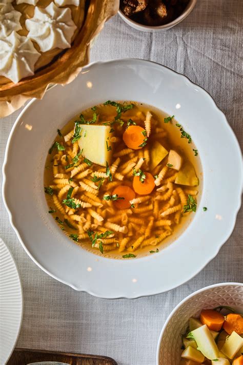 Tányérban gőzölgő, gazdag libaleves