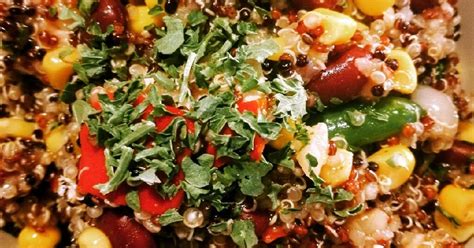 Csirkés zöldséges quinoa tányéron