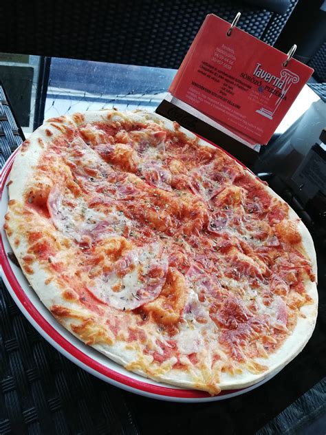 Taverna söröző és pizzéria belső tér