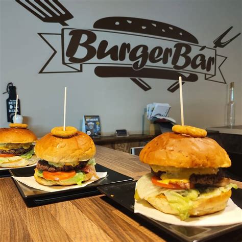 Válogatás a Csömör Burger Bar különleges hamburgereiből