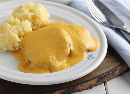 Vadas mártás krumpligombóccal