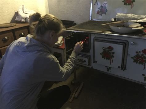 Hagyományos sparhelt egy paraszti konyhában