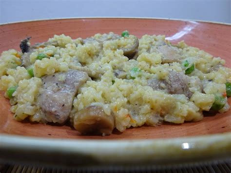 Krémes sertés rizottó tálalva