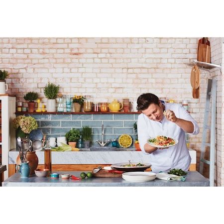 Jamie Oliver portréja konyhai környezetben