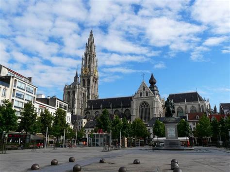 Antwerpen katedrálisa és főtere