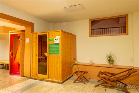 Wellness részleg panorámás pezsgőfürdővel