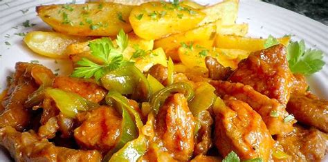 Különböző sertéshúsból készült ételek