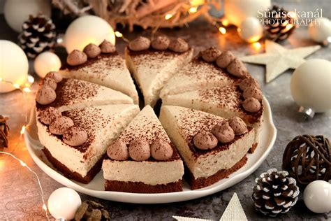Mascarponés gesztenyetorta díszítve