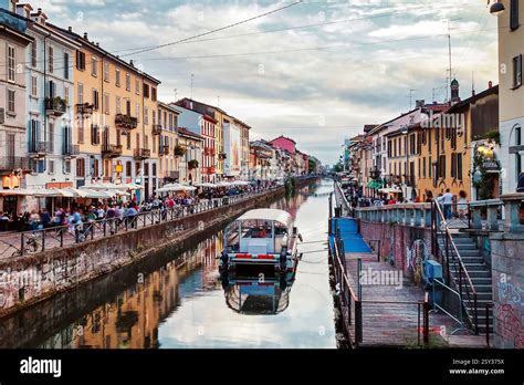 Naviglio Grande csatorna naplementekor