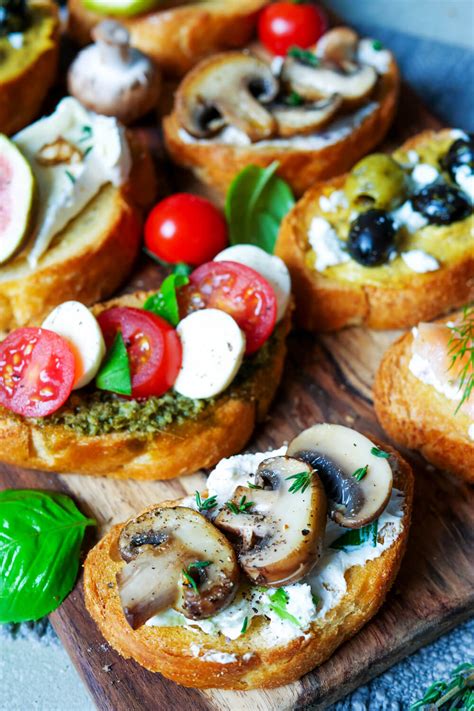 Crostini különféle feltétekkel