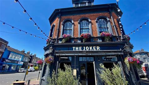 A Pécsi Joker Pub külső homlokzata