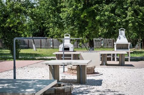 A Prométheusz Bográcspark egy csoportos bográcsozás közben a kemping területén.