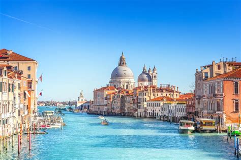 Velence panorámája a Canal Grandén