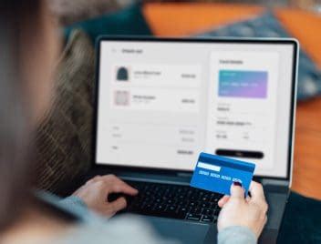 Közös bankszámla előnyei és hátrányai infografika
