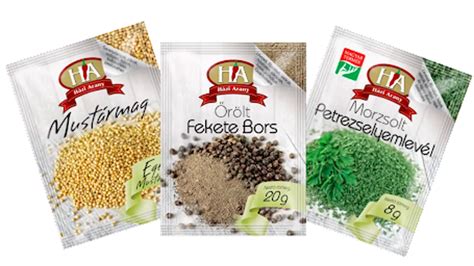 Fűszerek és zöldségek az omlettben