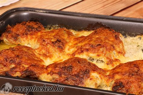 Tepsis csirkecomb tálalva