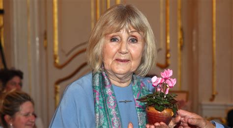Halász Judit koncerten gyermekekkel
