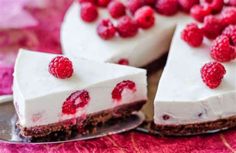 Sütés nélküli málnás joghurtos torta