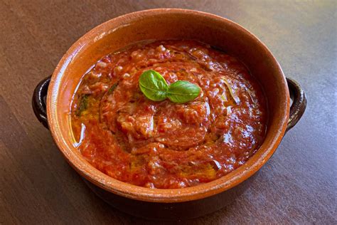 Pappa al Pomodoro kenyérlevessel