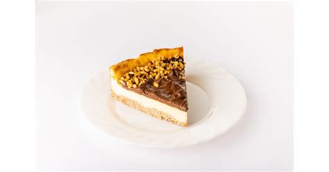 Elkészült sajttorta szelet Choco Heaven keksszel