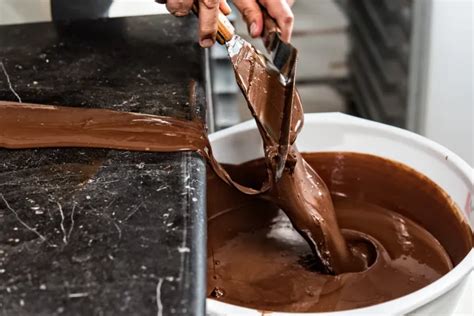 Csokoládé temperálása gránitlapon