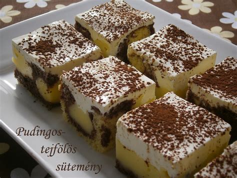 Különlegesen díszített tejfölös sütemény