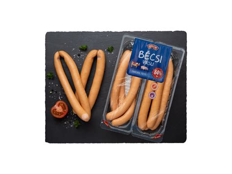 Bécsi kolbász és virsli kínálat egy karácsonyi vásáron