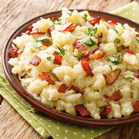 Burgonyatészta gyúrása