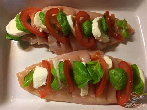 Csirkemell ragu paradicsommal és bazsalikommal