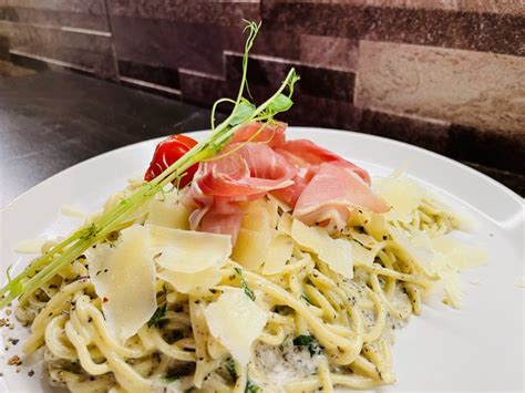 spagetti ananásszal és sonkával