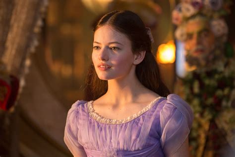 Mackenzie Foy, mint Clara a Diótörő és a Négy Birodalom című filmben