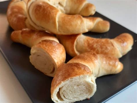 Kifli és croissant formák összehasonlítása