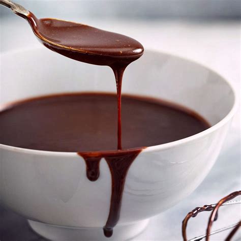 Csokoládémáz a tortán