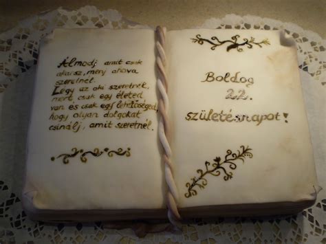 könyv alakú torta díszítése, lapok bevagdosása