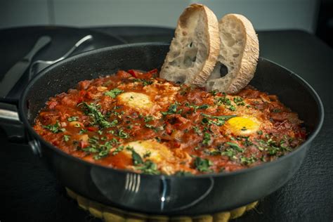 Shakshuka serpenyőben