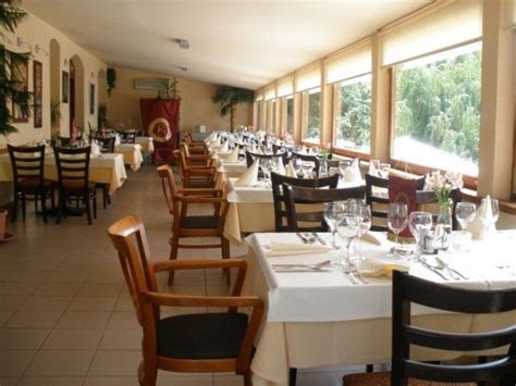 A Grill & Cocktail Étterem látképe az Öreg-tó partján