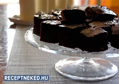 Különböző állagú brownie szeletek